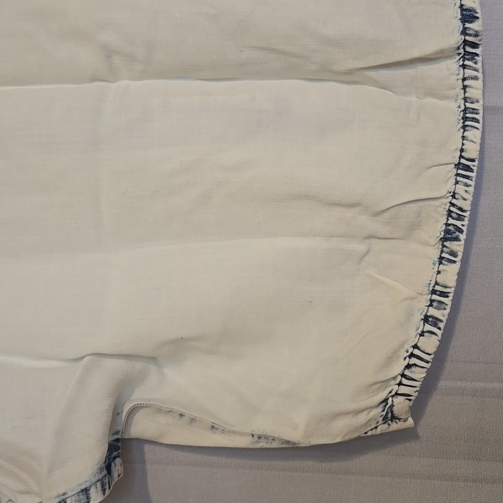 Kut from the Kloth Light Wash Cropped Button-Up Shirt Sz XS NWT - Picture 6 of 7